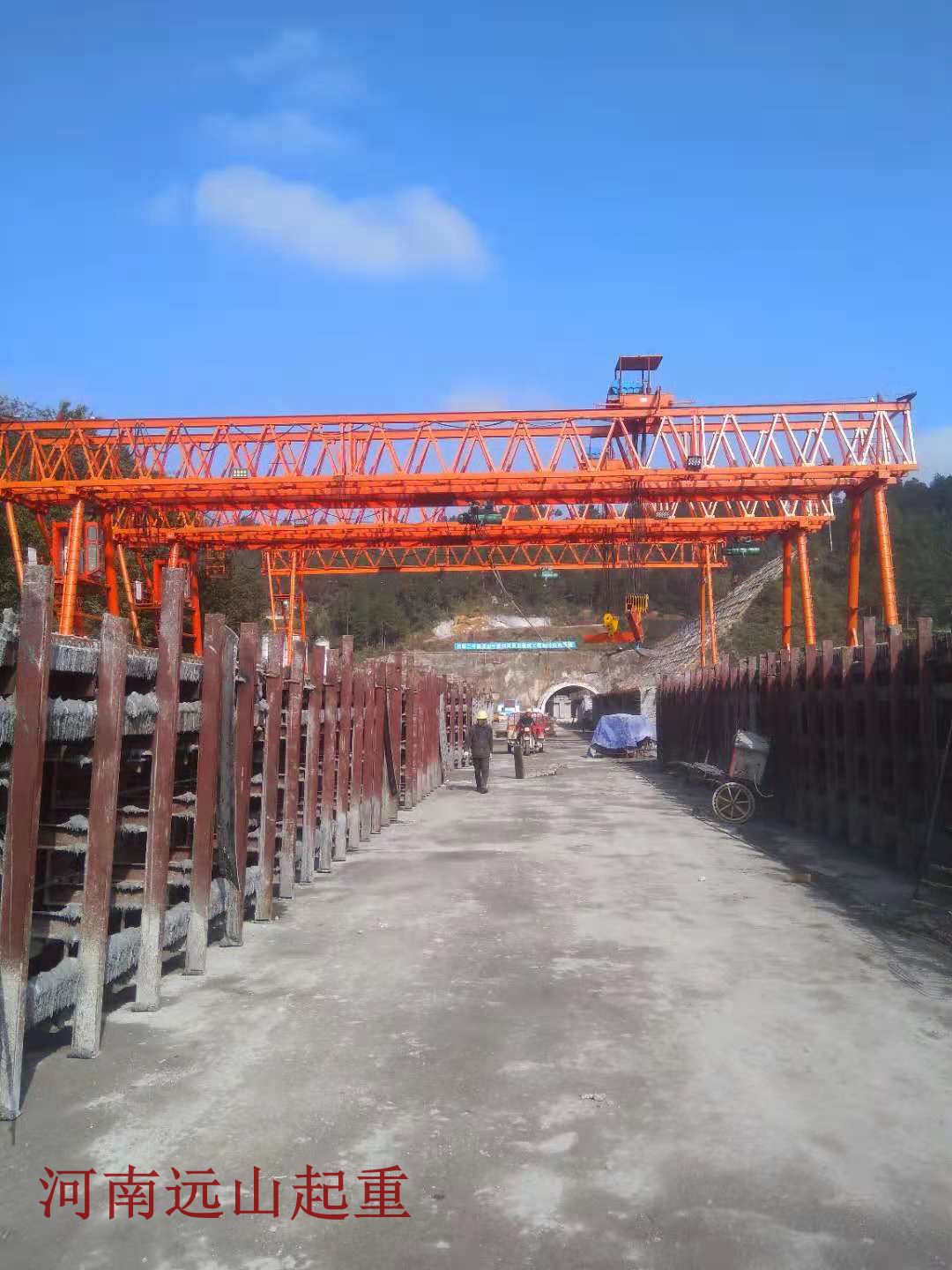 路橋門式起重機設(shè)備的這些特殊優(yōu)勢都知道嗎?