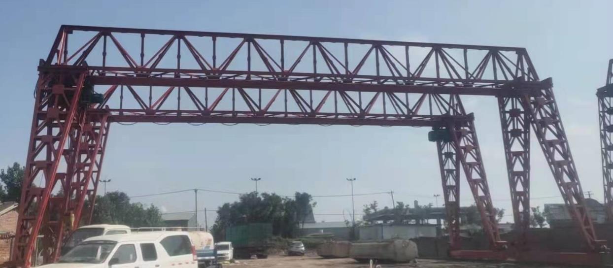 花架龍門吊相較于其他類型的龍門吊有哪些獨特的結(jié)構(gòu)特點？它的組成部分和工作原理是怎樣的？