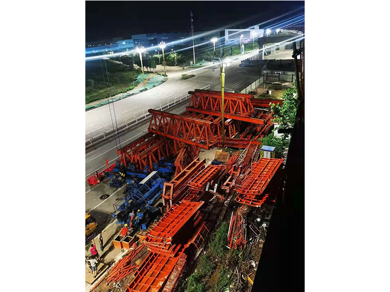 移動(dòng)模架造橋機(jī)